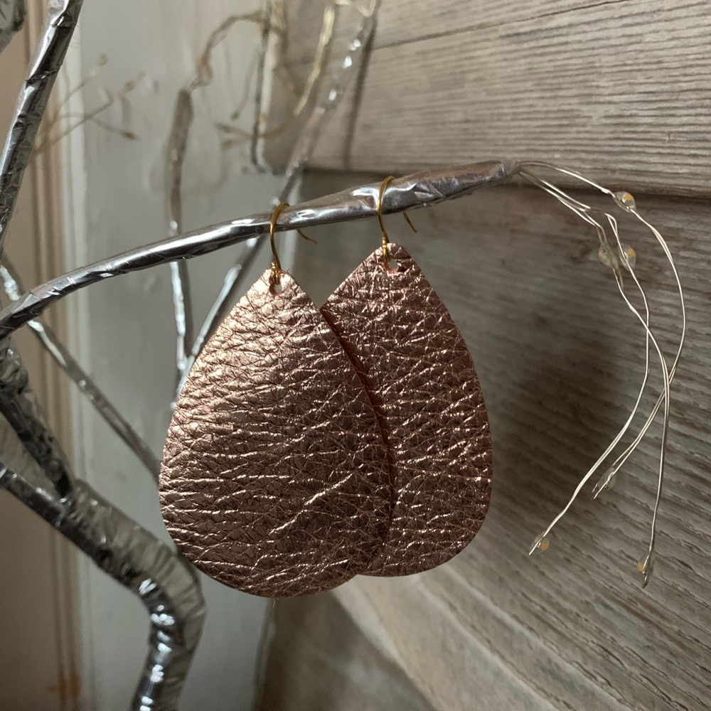 Rose gold teardrop shaped earrings